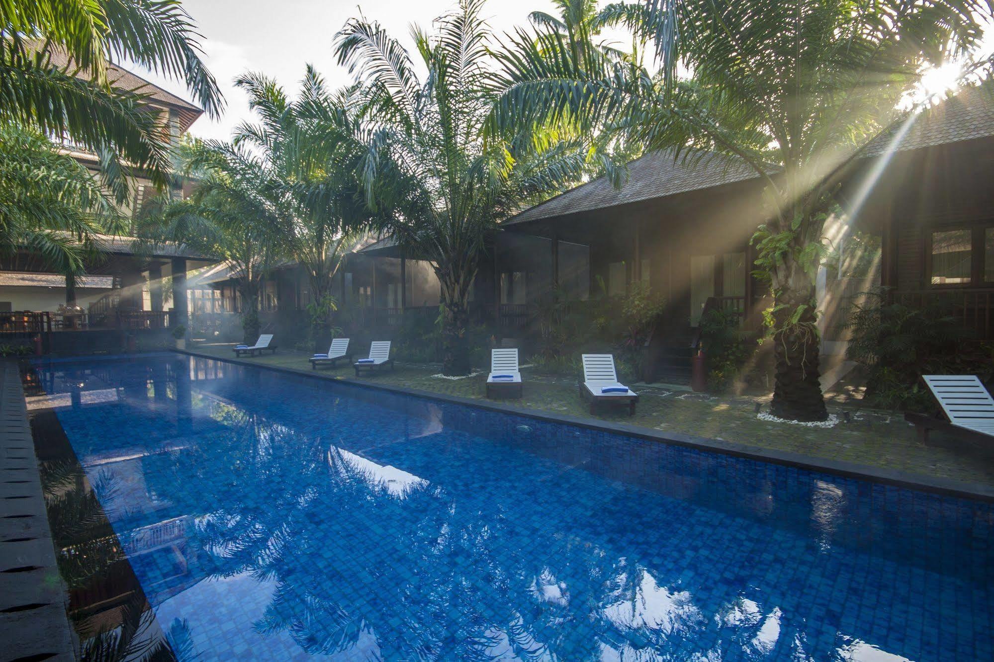 Coconut Boutique Resort Senggigi Exterior foto